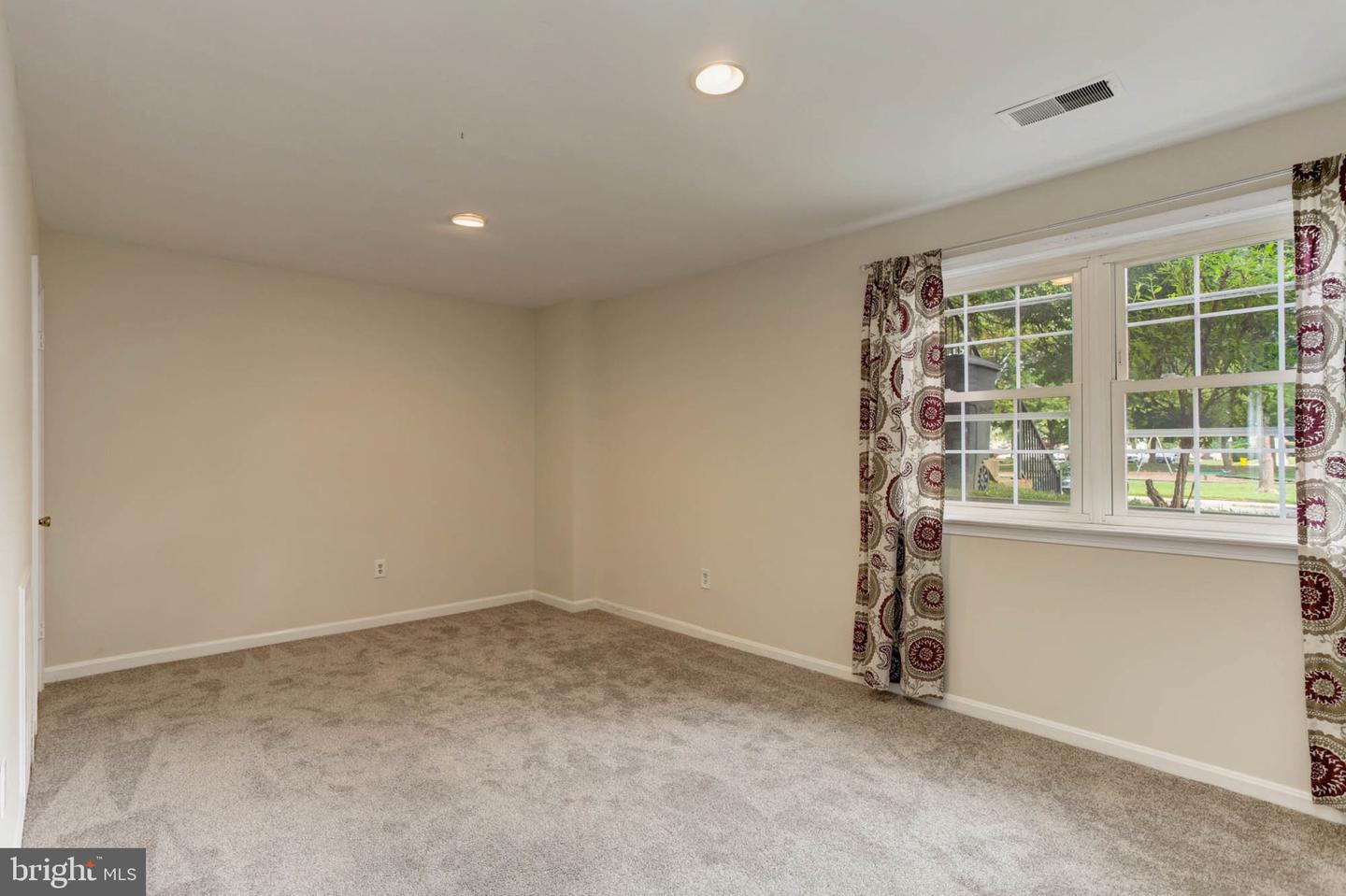 1706 W Bancroft Ln