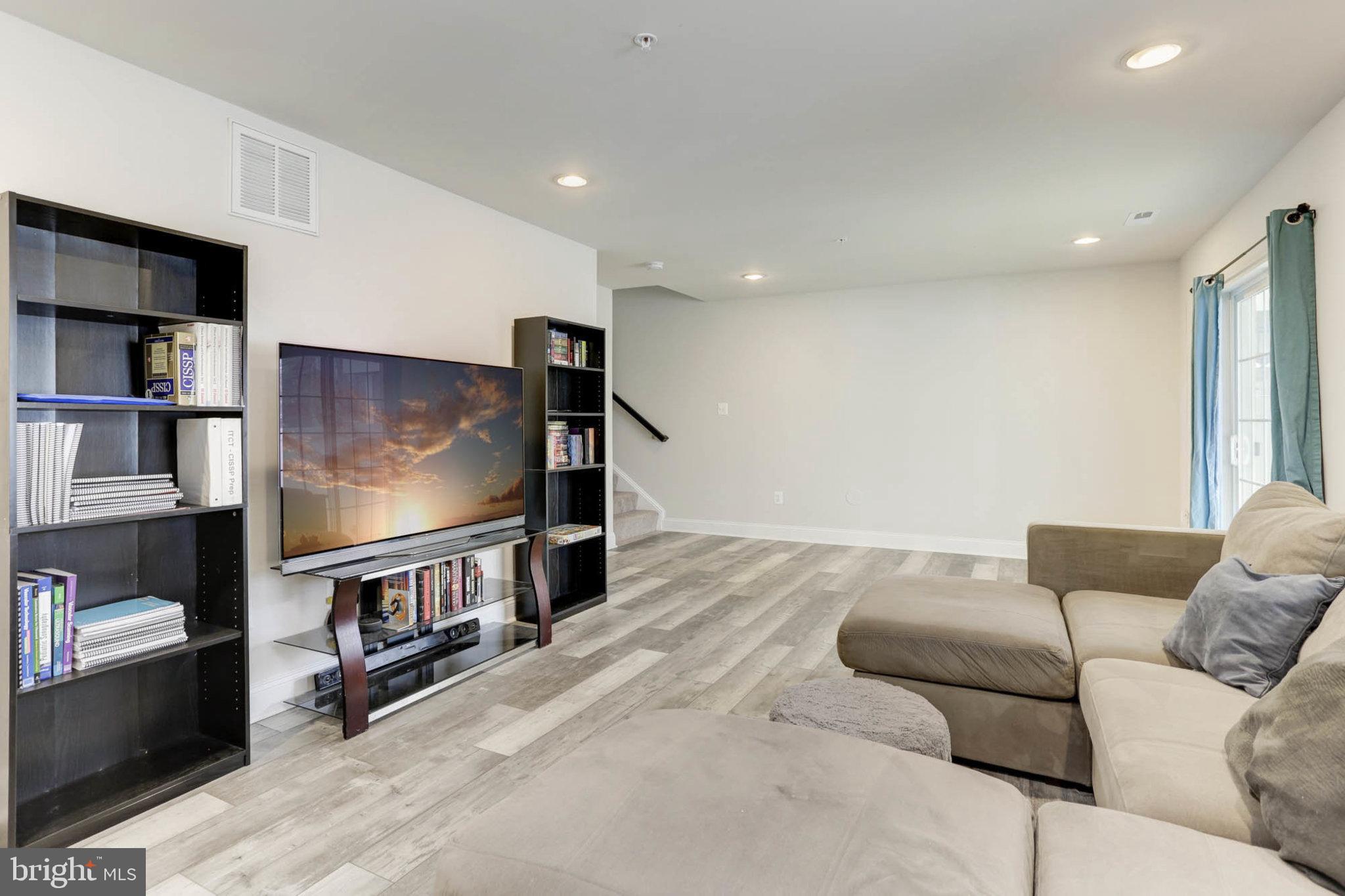 1551 Witchhazel Cir