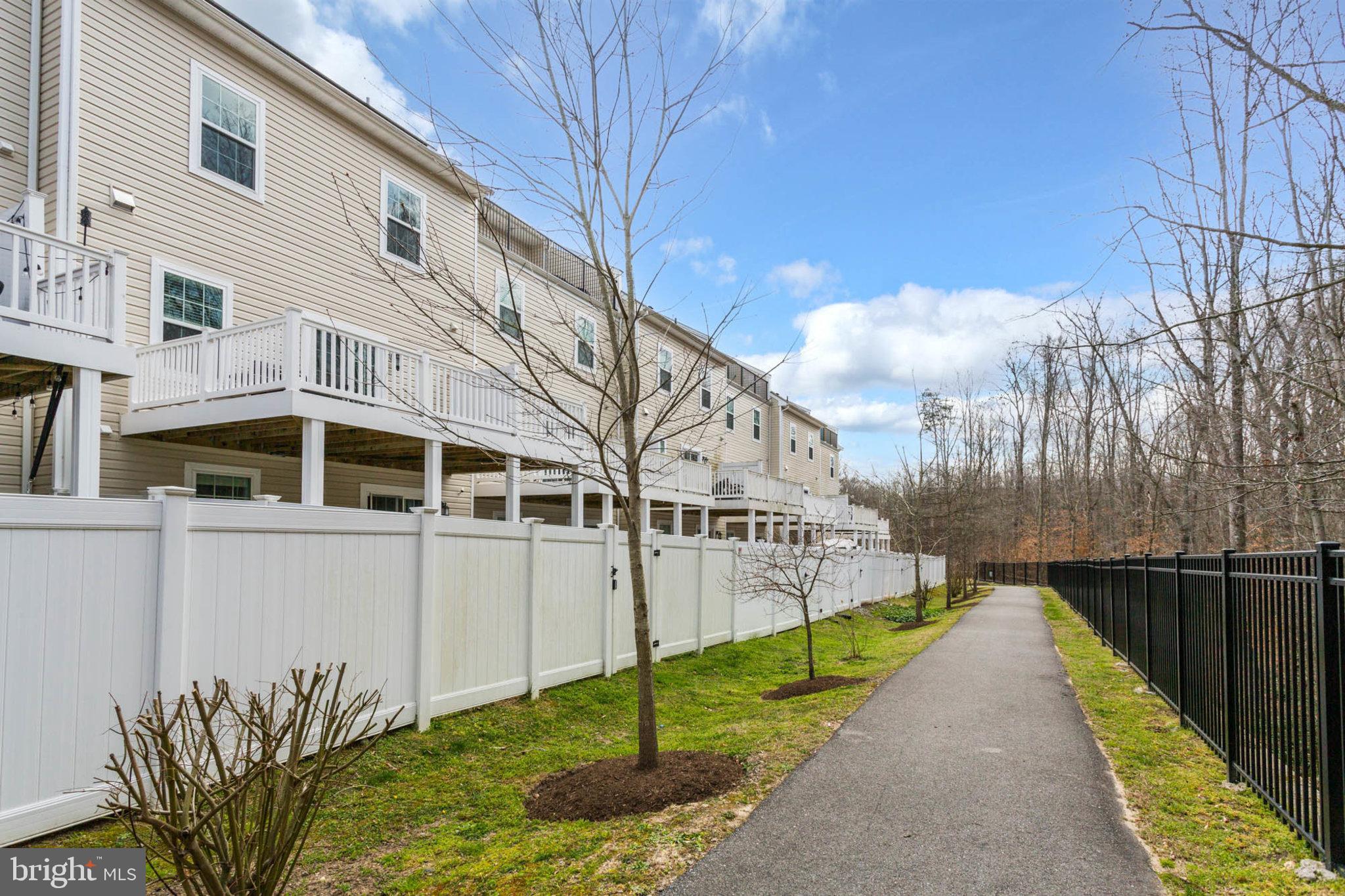 1551 Witchhazel Cir