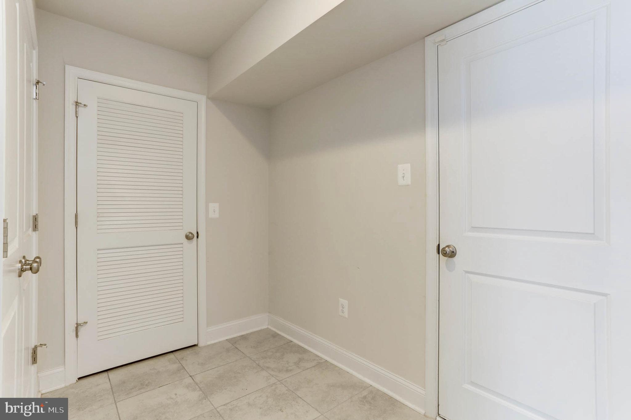 1551 Witchhazel Cir