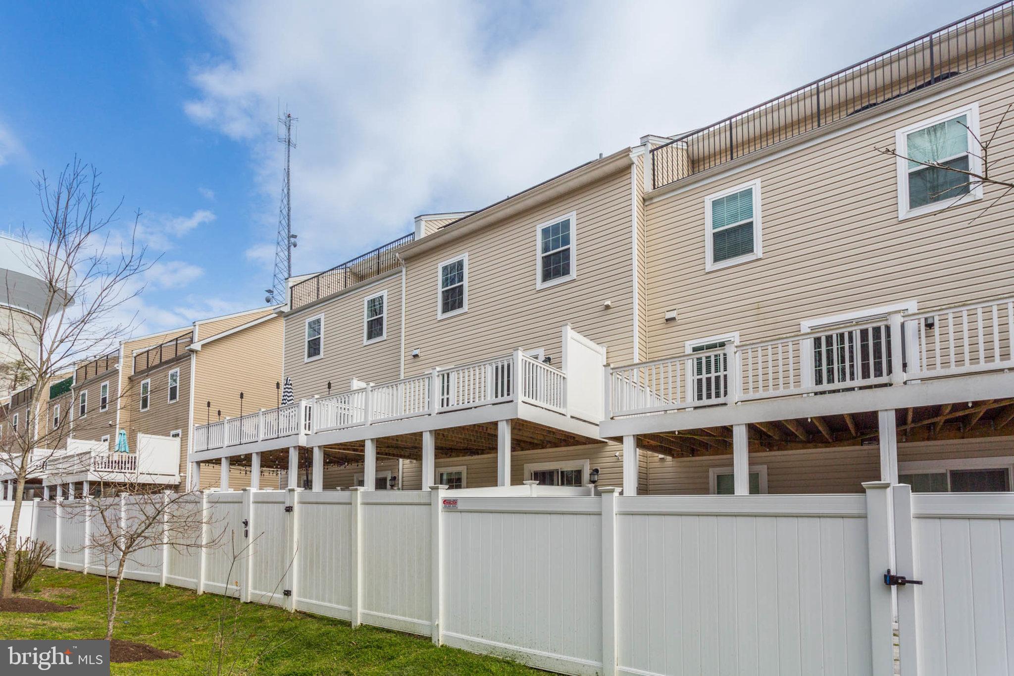 1551 Witchhazel Cir