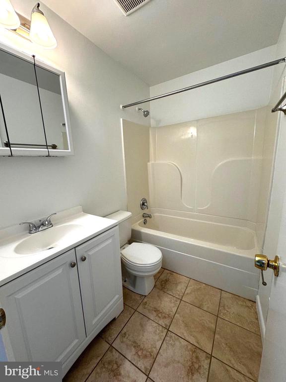 1706 WOODTREE CIR