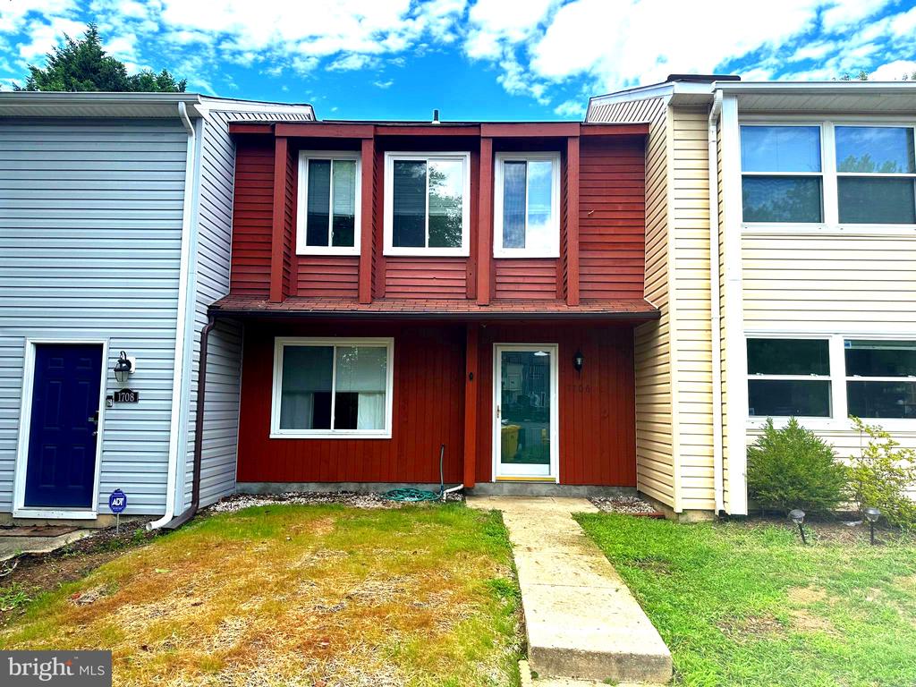 1706 WOODTREE CIR