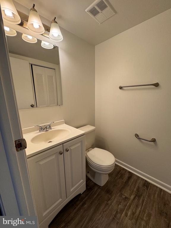 1706 WOODTREE CIR