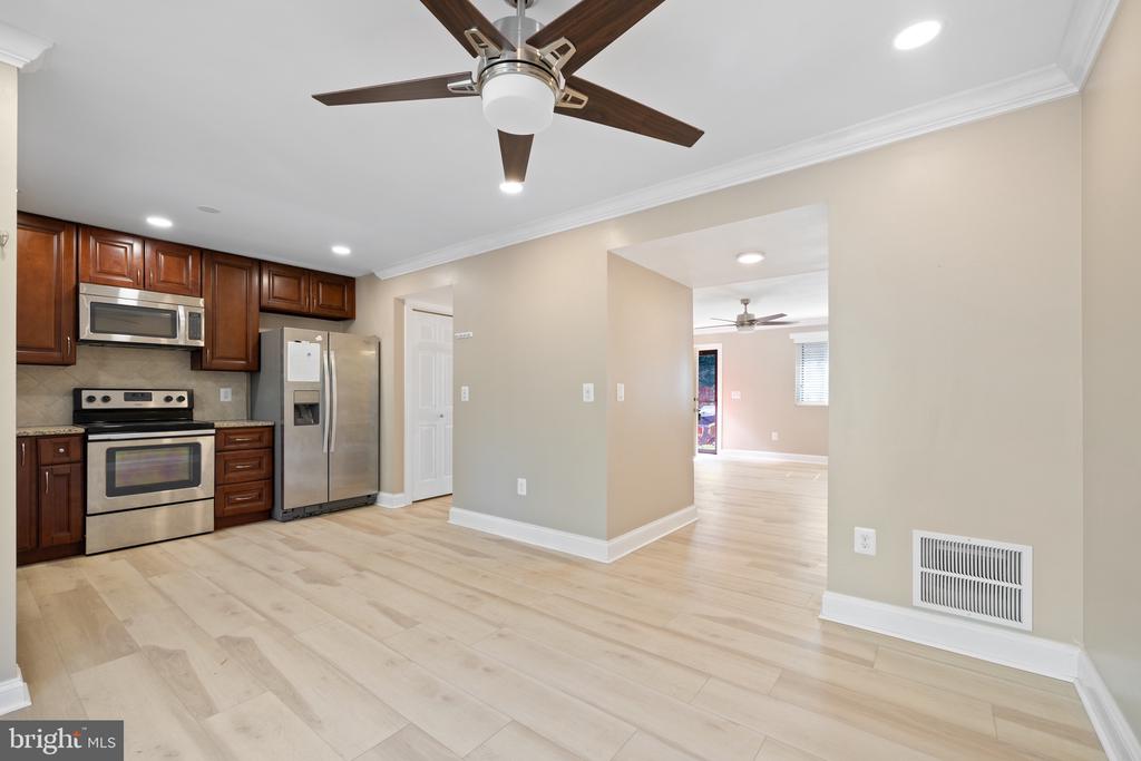 1365 ALMOND DR