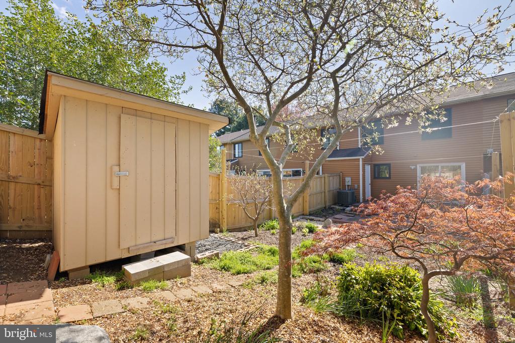 1365 ALMOND DR