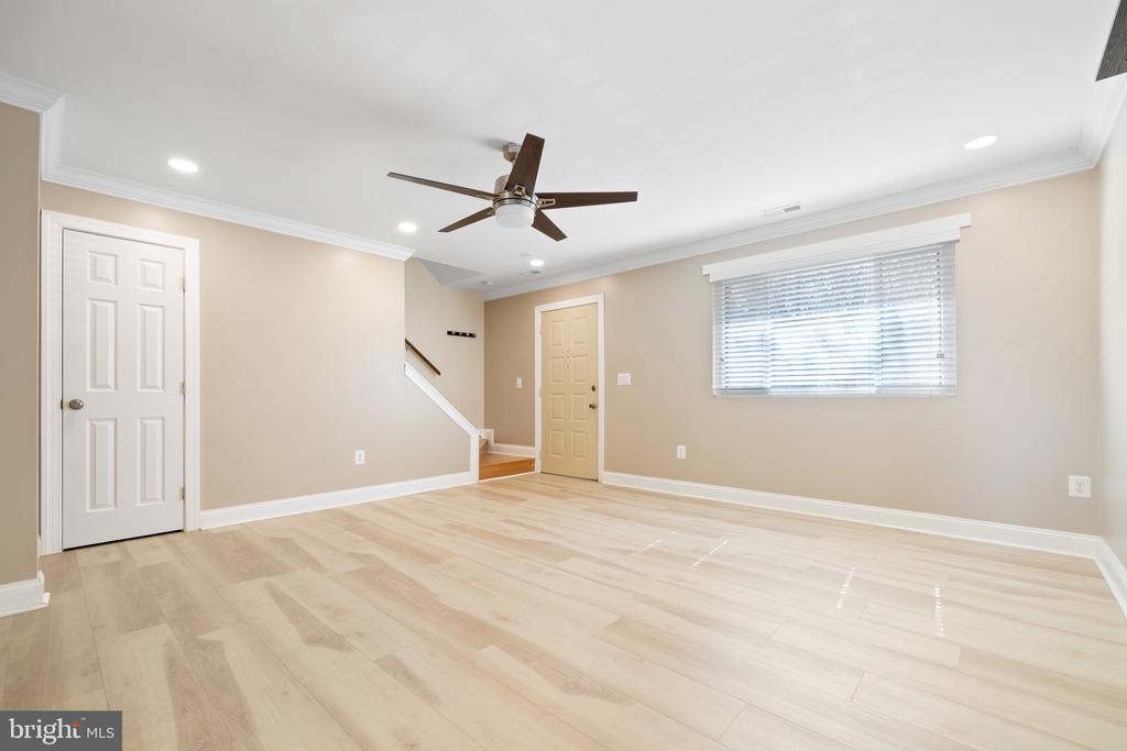 1365 ALMOND DR