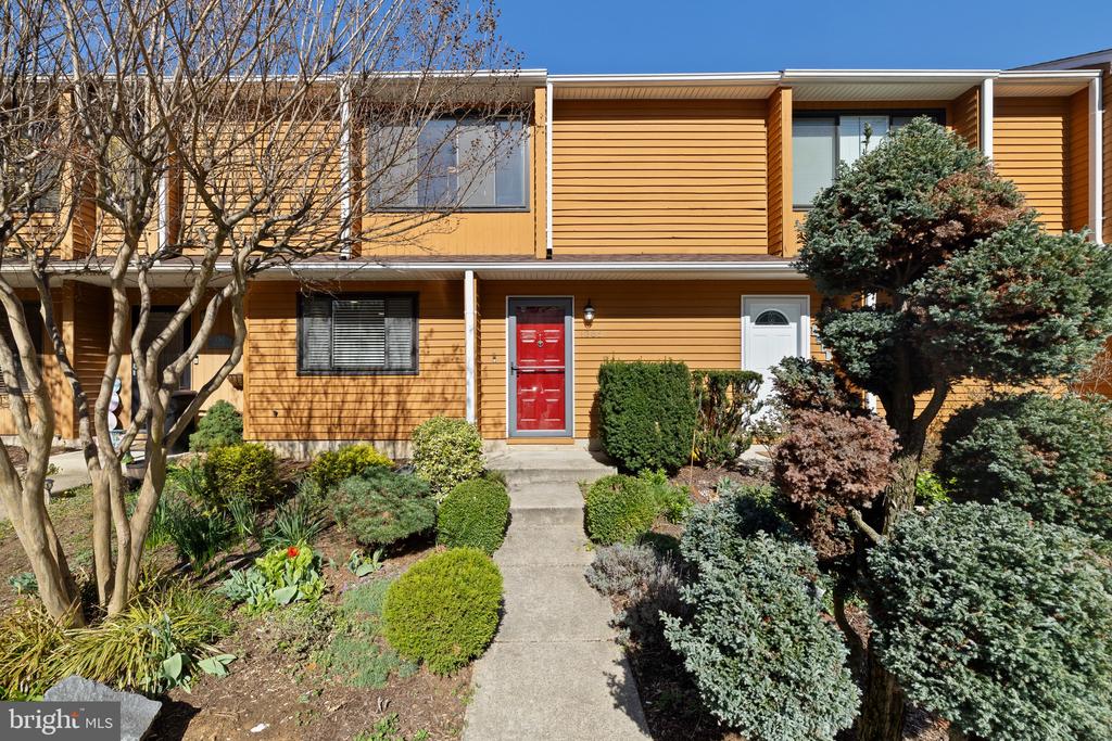 1365 ALMOND DR