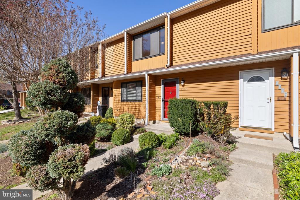 1365 ALMOND DR