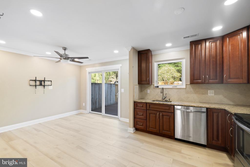 1365 ALMOND DR