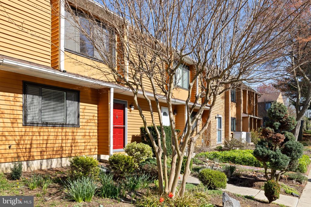 1365 ALMOND DR