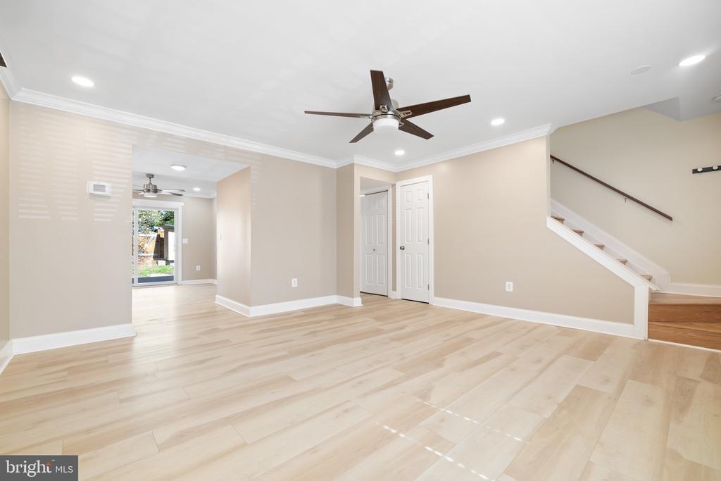 1365 ALMOND DR