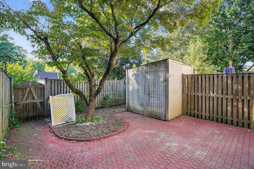 1694 FOREST HILL COURT