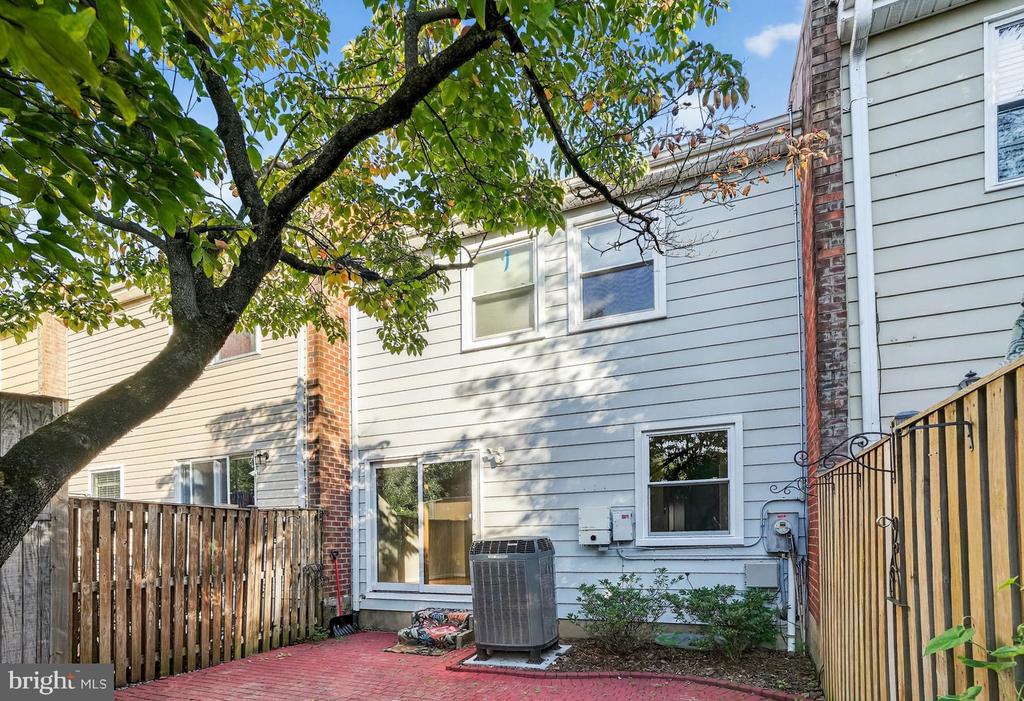 1694 FOREST HILL COURT