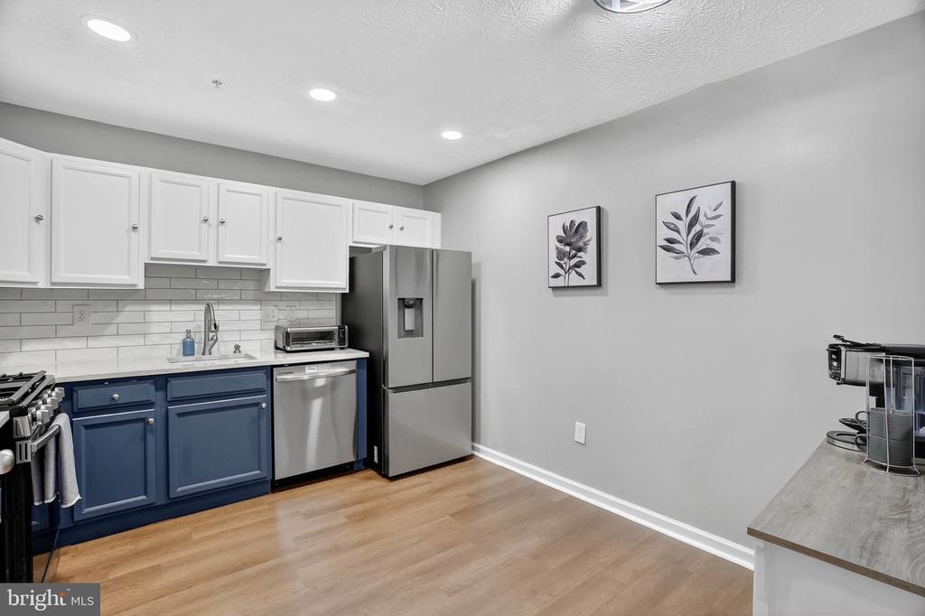 8031 BROOKSTONE COURT