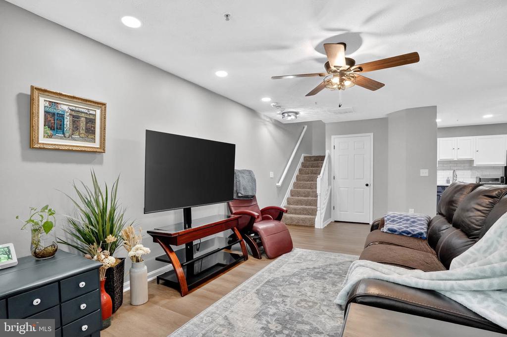8031 BROOKSTONE COURT