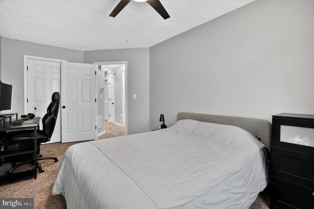 8031 BROOKSTONE COURT