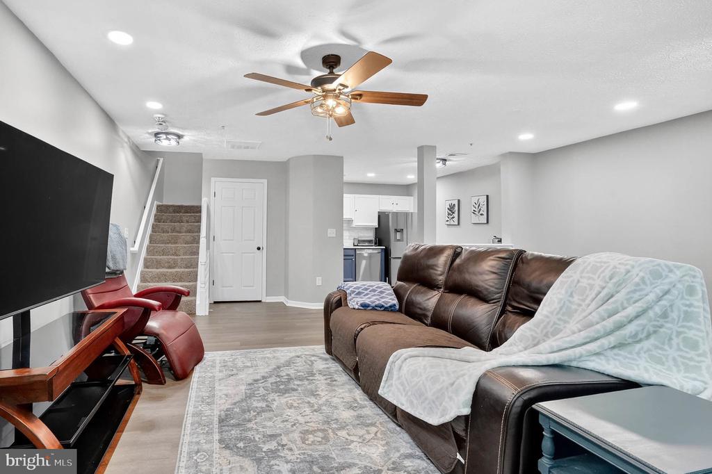8031 BROOKSTONE COURT