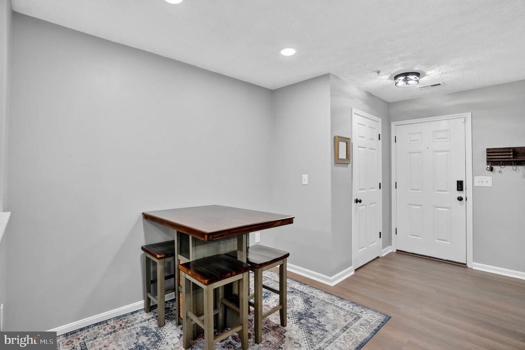 8031 BROOKSTONE COURT