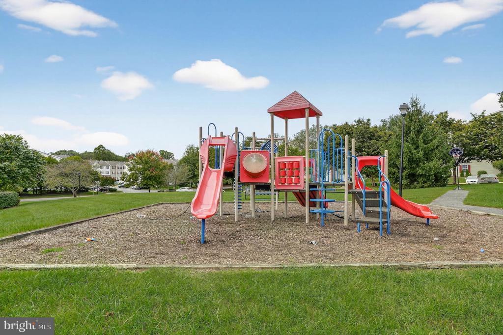 8031 BROOKSTONE COURT