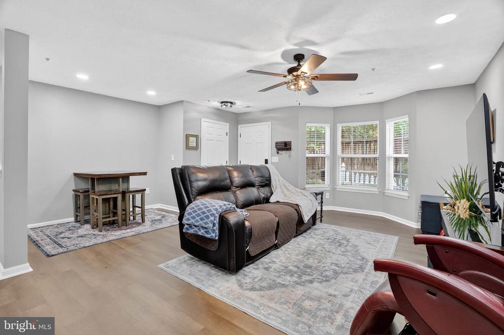 8031 BROOKSTONE COURT