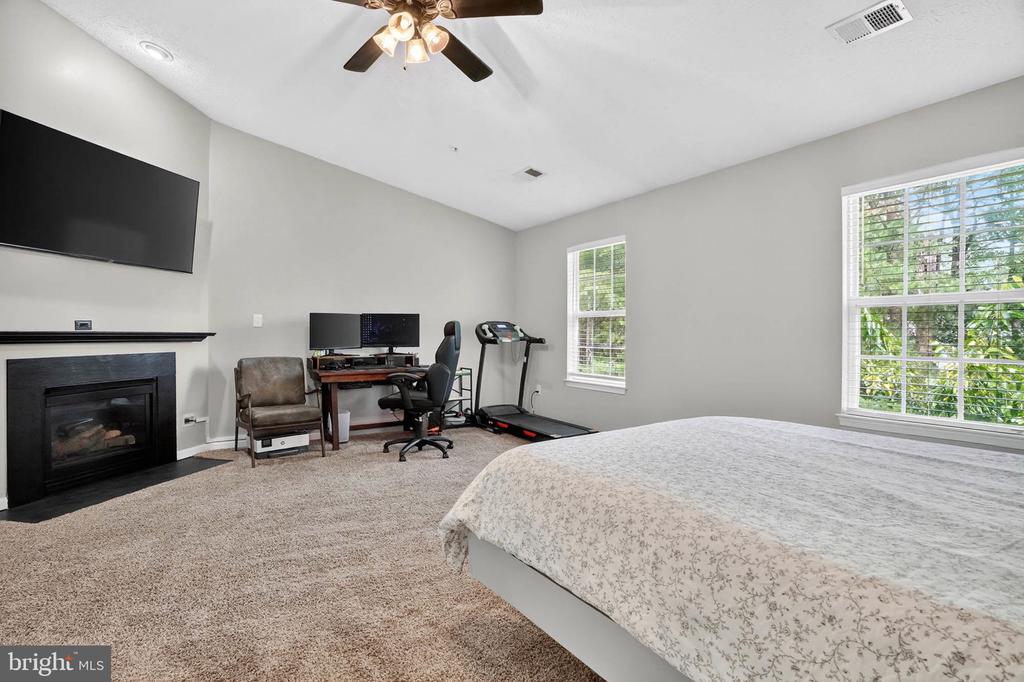 8031 BROOKSTONE COURT