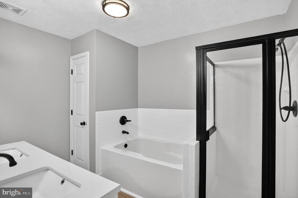 8031 BROOKSTONE COURT