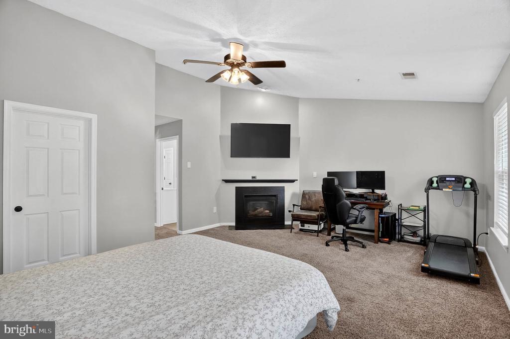 8031 BROOKSTONE COURT