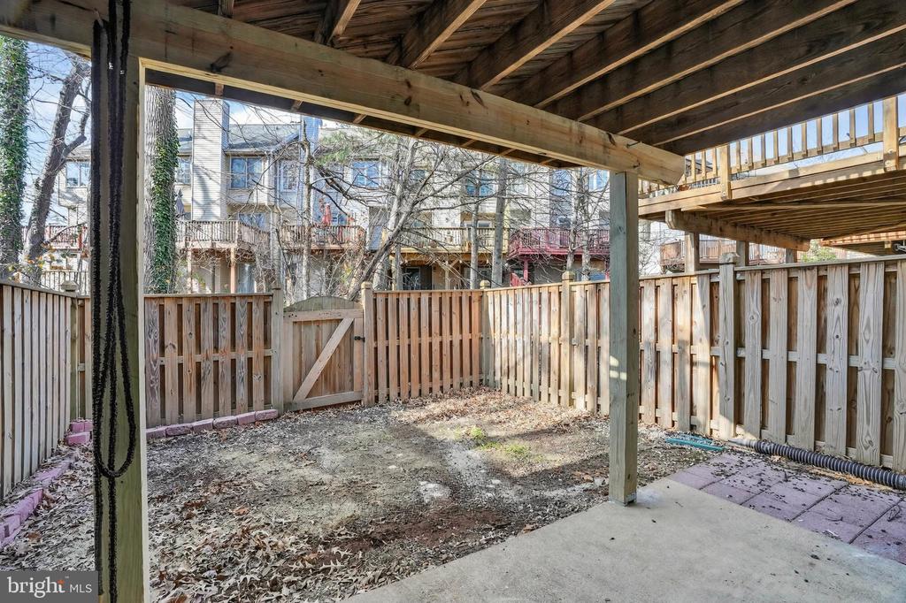 8608 WOODLAND MANOR DRIVE