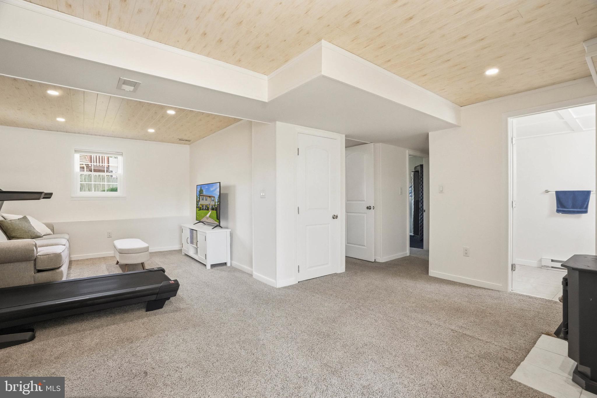 807 OAKWOOD ROAD