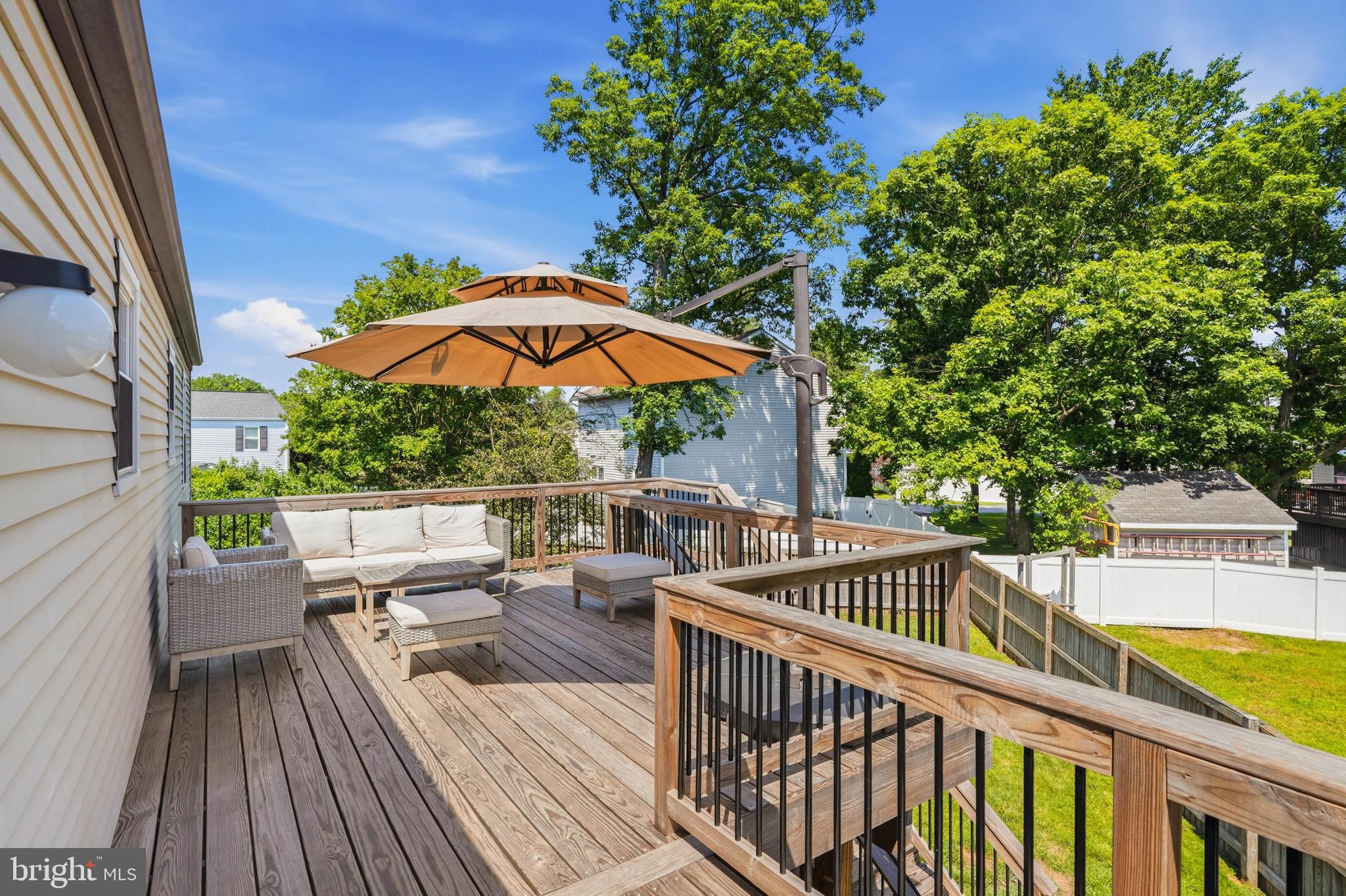 807 OAKWOOD ROAD