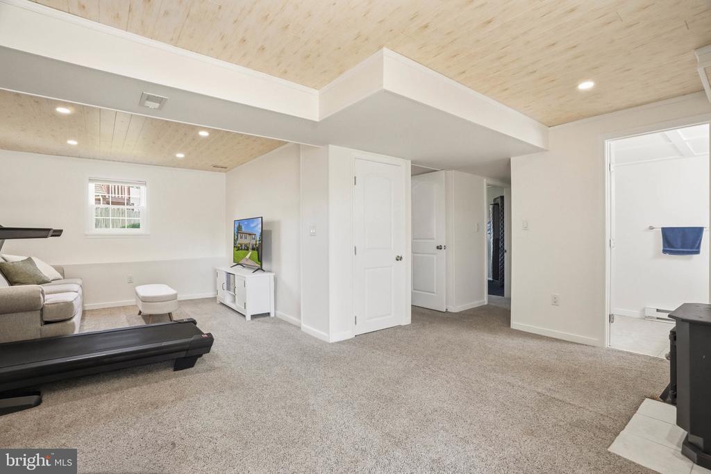807 OAKWOOD ROAD