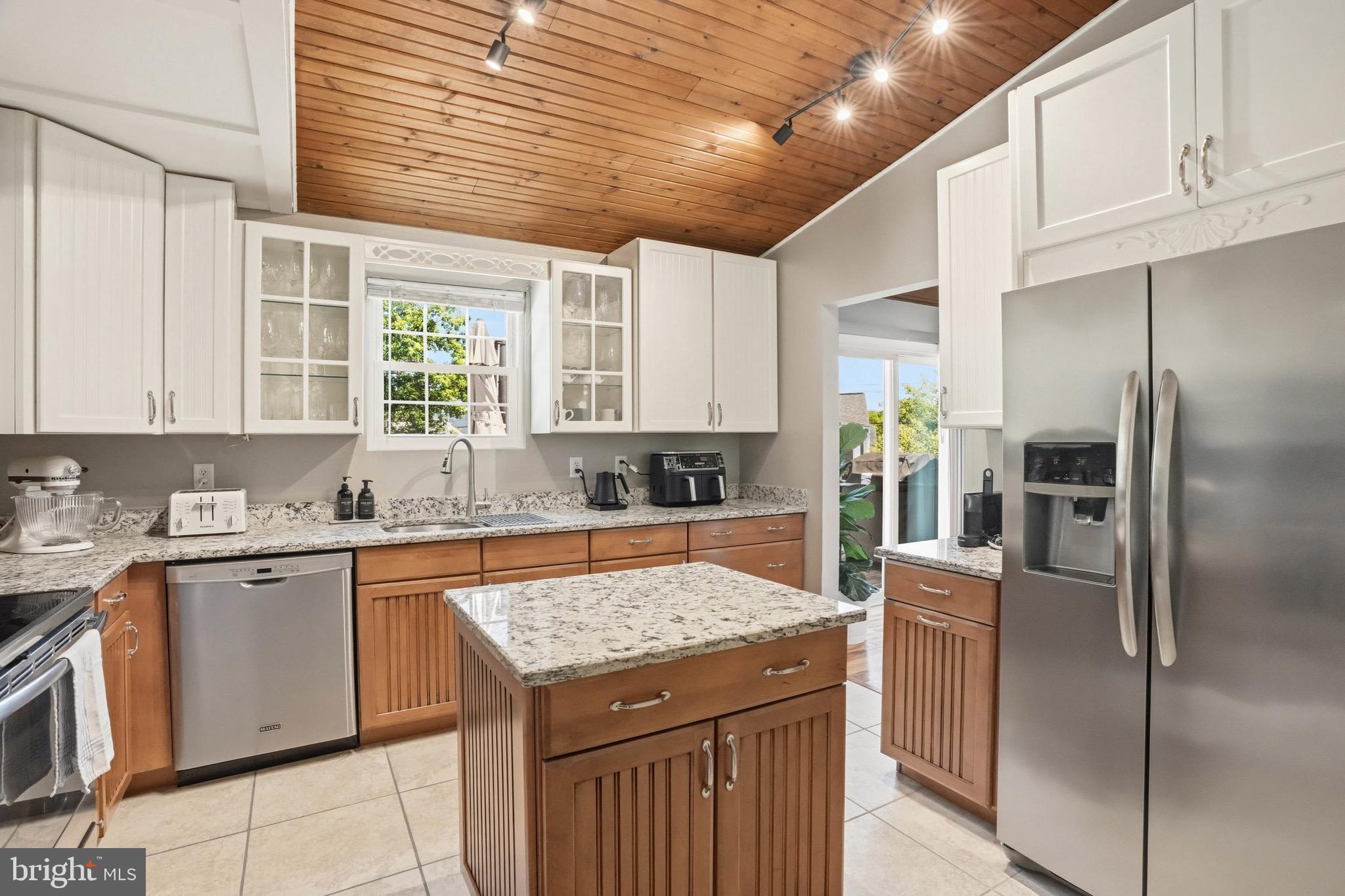 807 OAKWOOD ROAD