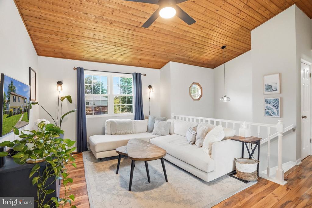 807 OAKWOOD ROAD