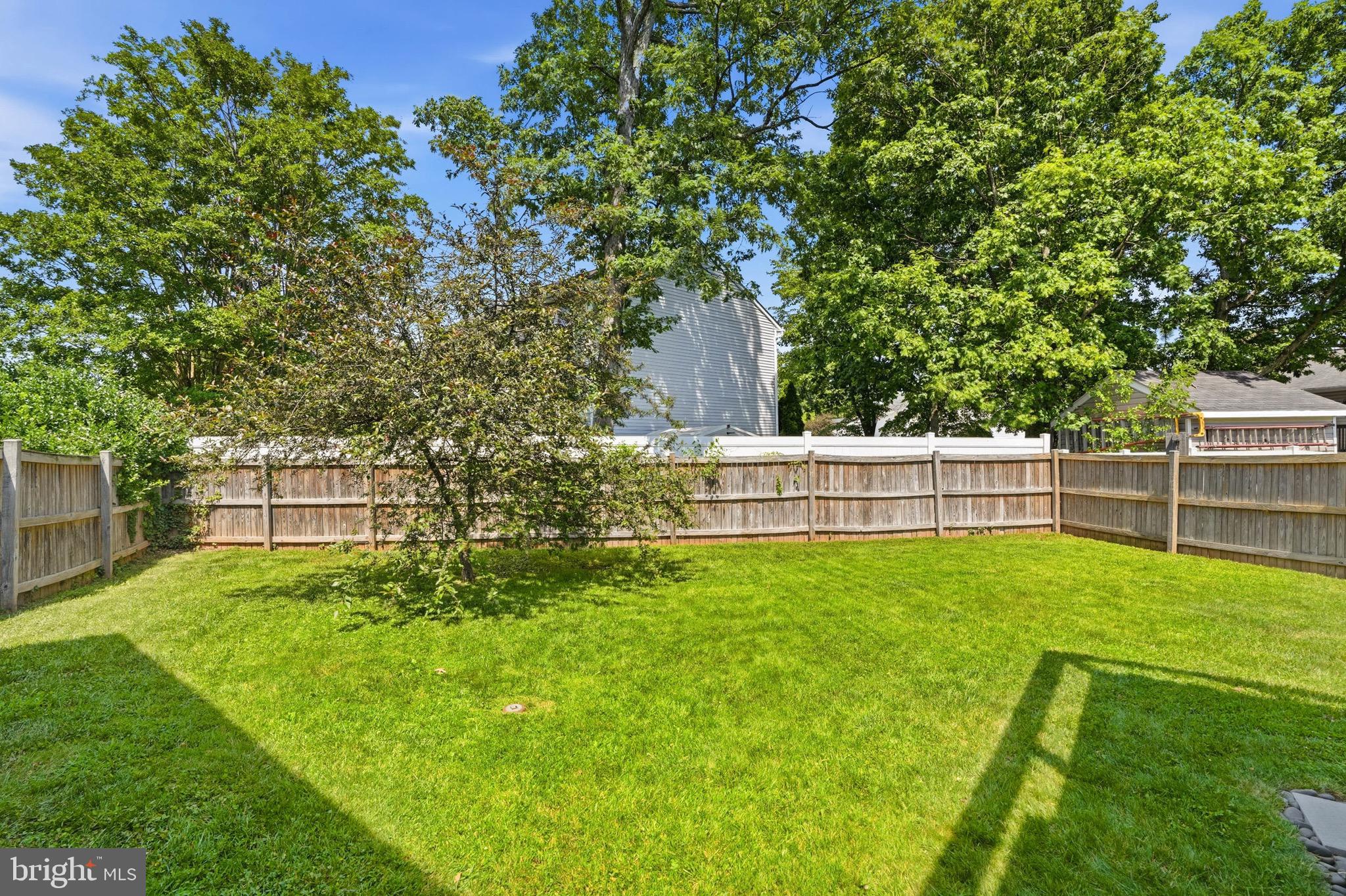 807 OAKWOOD ROAD