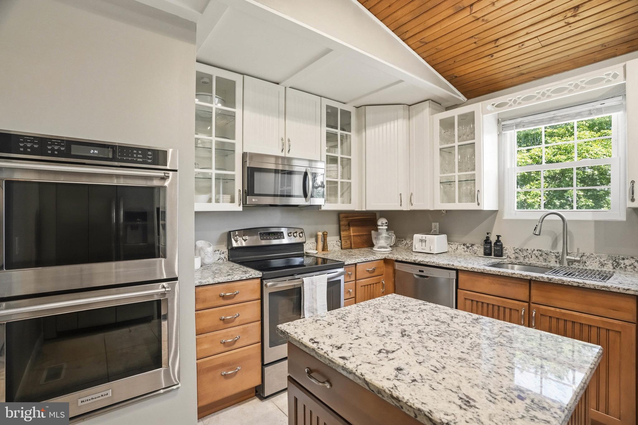 807 OAKWOOD ROAD