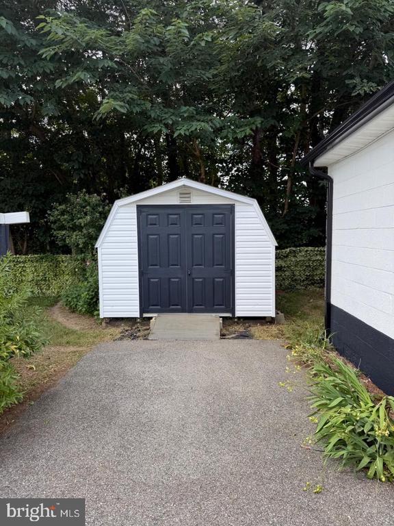 32 POLLING HOUSE RD ROAD