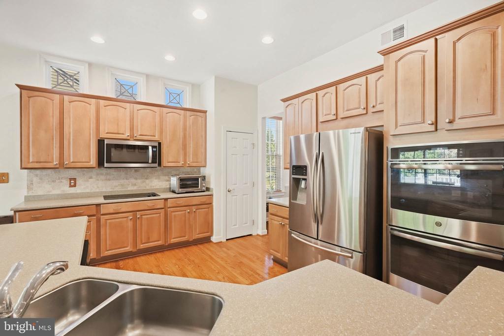 1212 WHETSTONE DRIVE