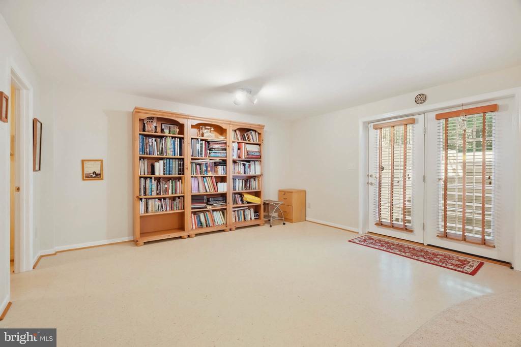 1212 WHETSTONE DRIVE