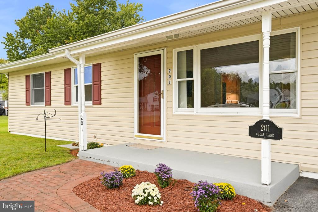 201 CEDAR LANE