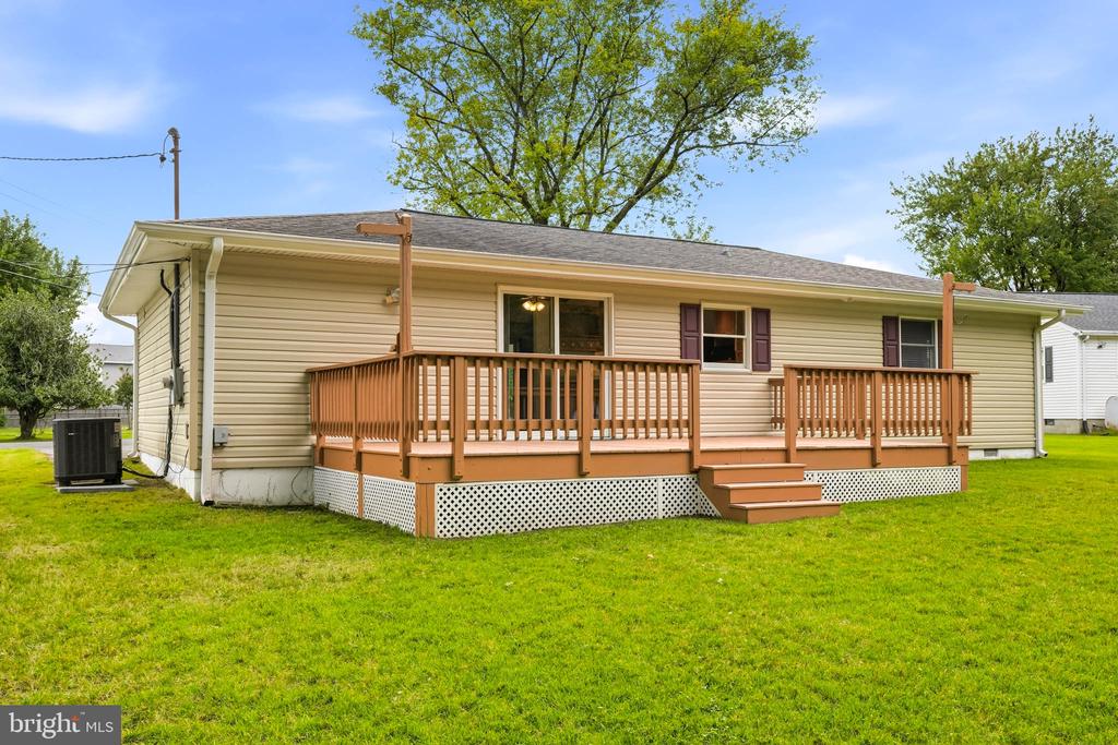 201 CEDAR LANE