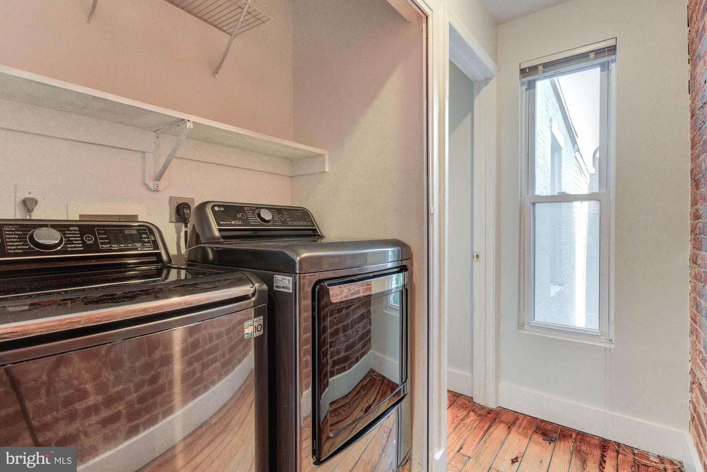 16 Randall St E