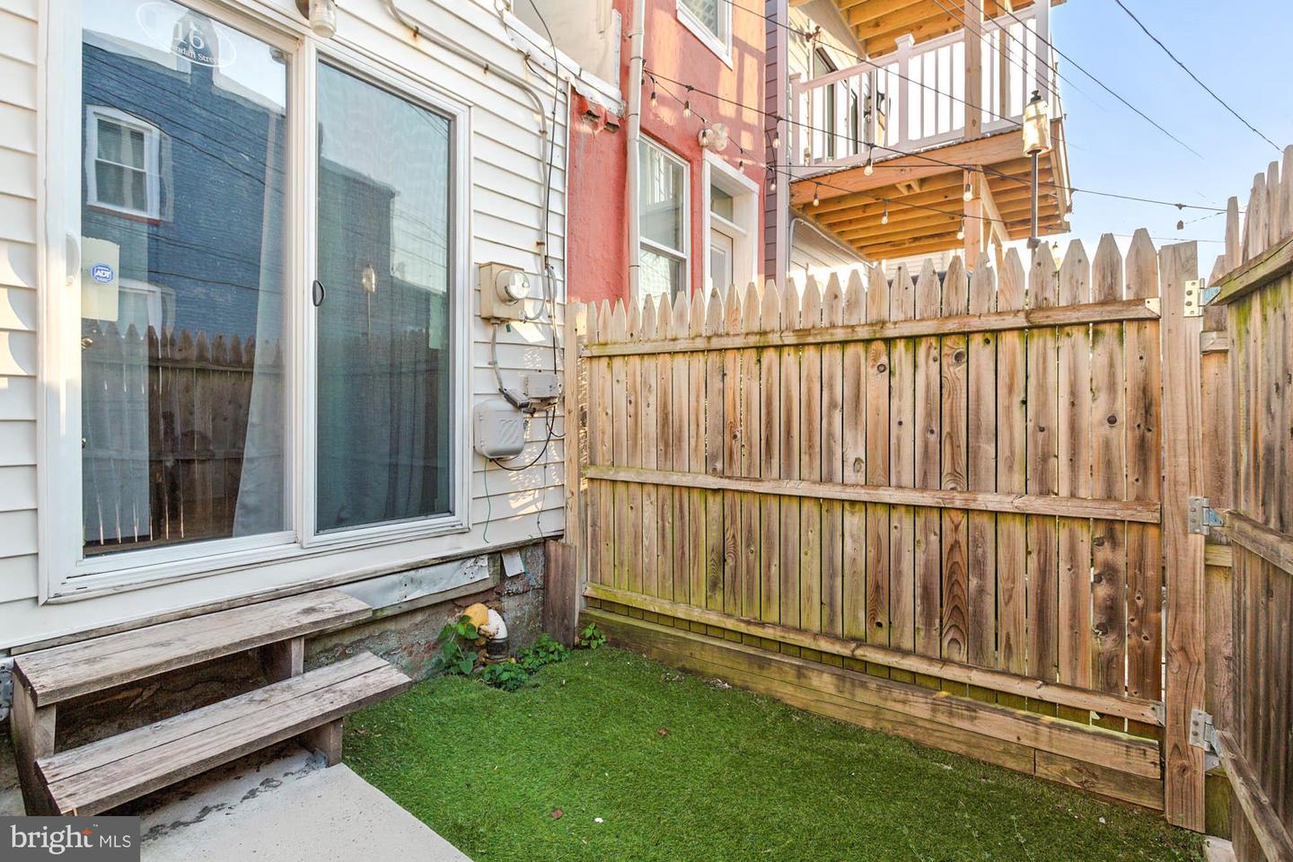 16 Randall St E