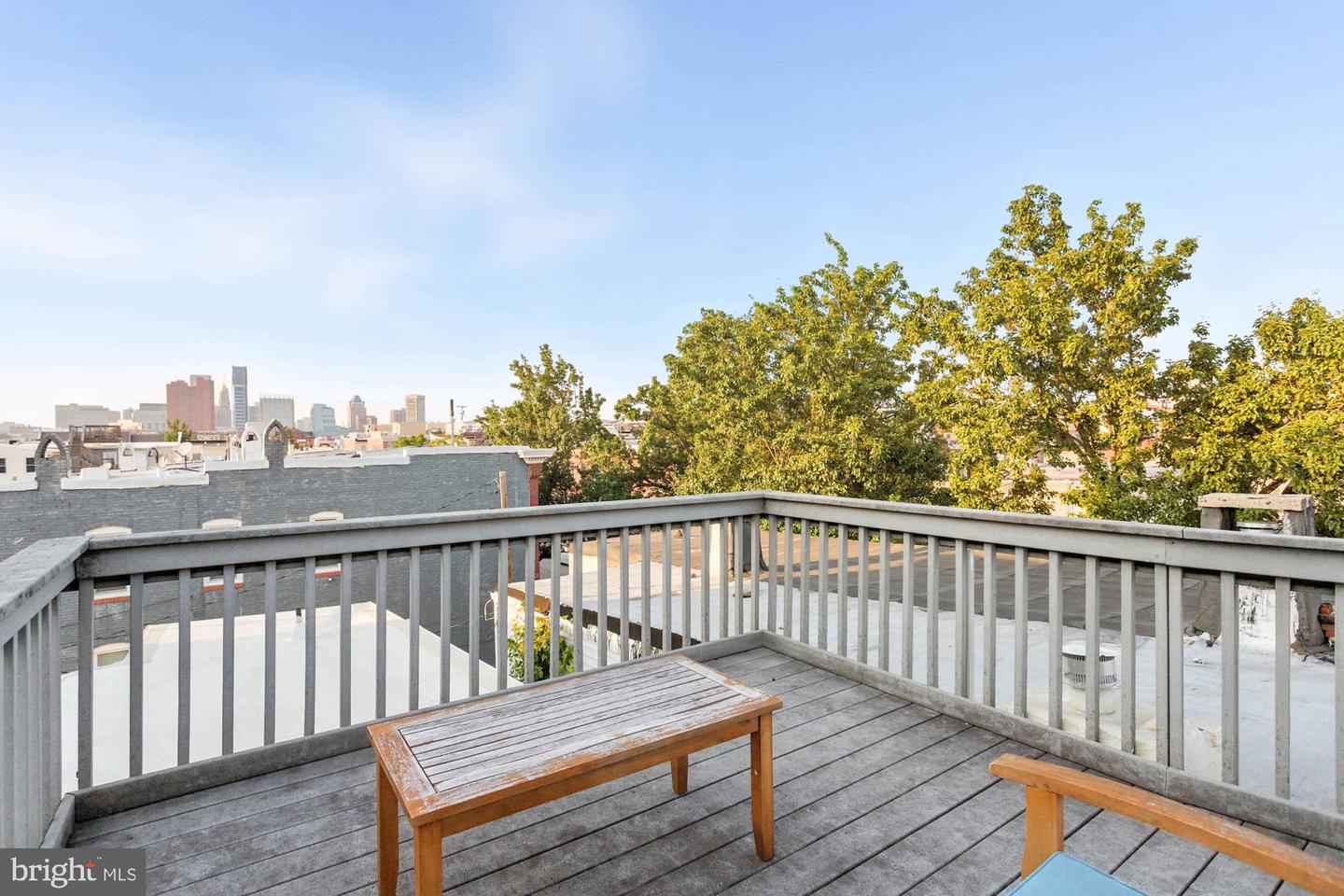 16 Randall St E