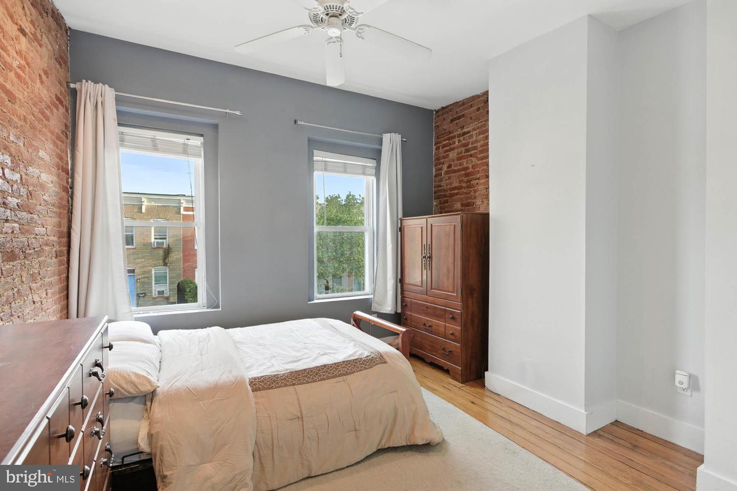 16 Randall St E