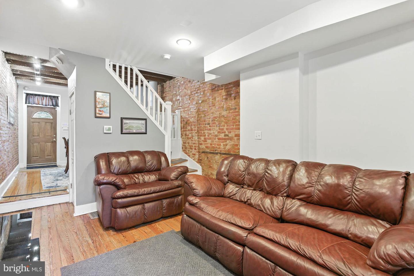 16 Randall St E