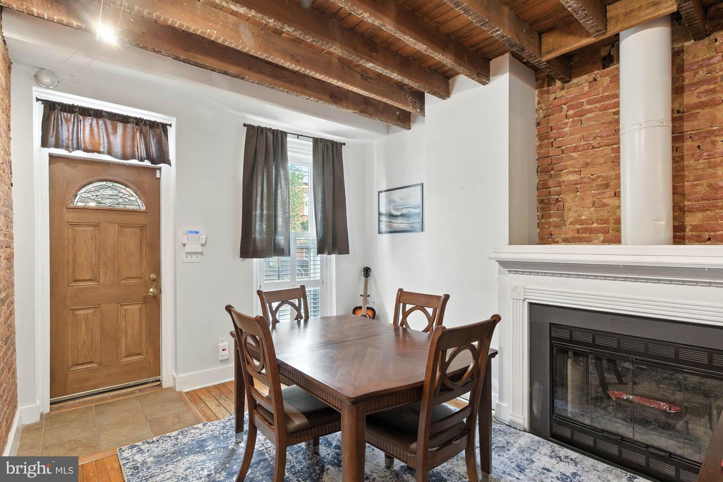 16 Randall St E