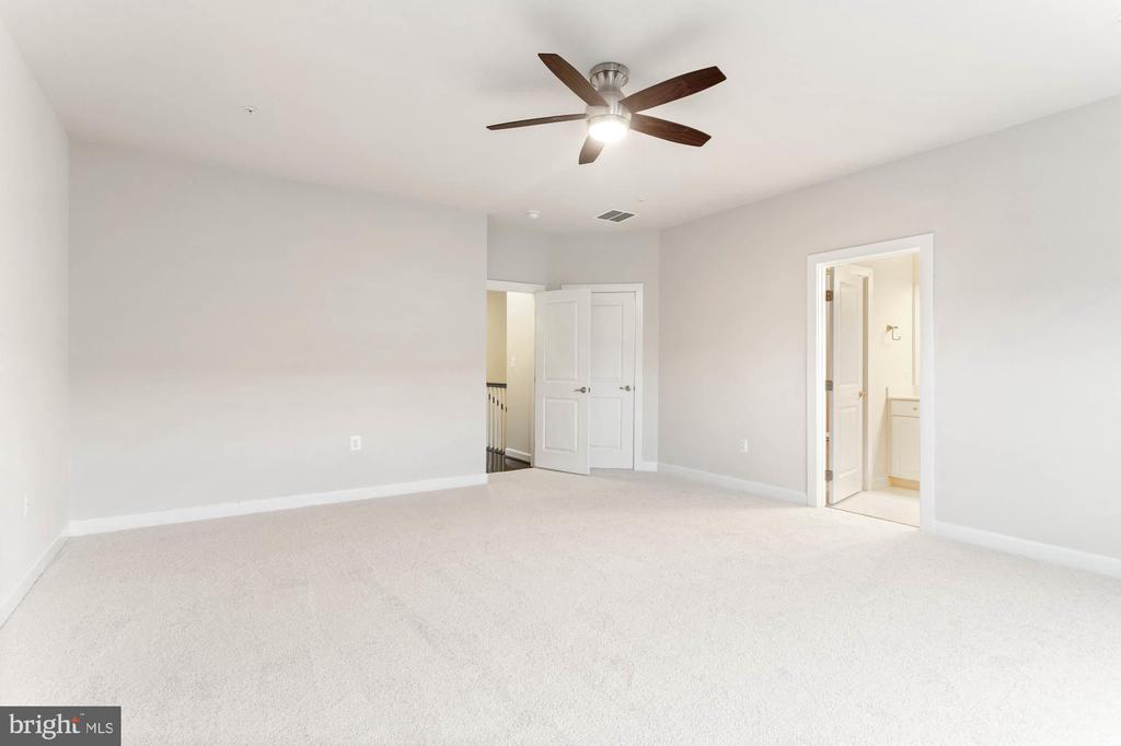 32 Wedge Way #11