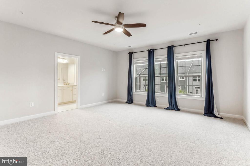 32 Wedge Way #11