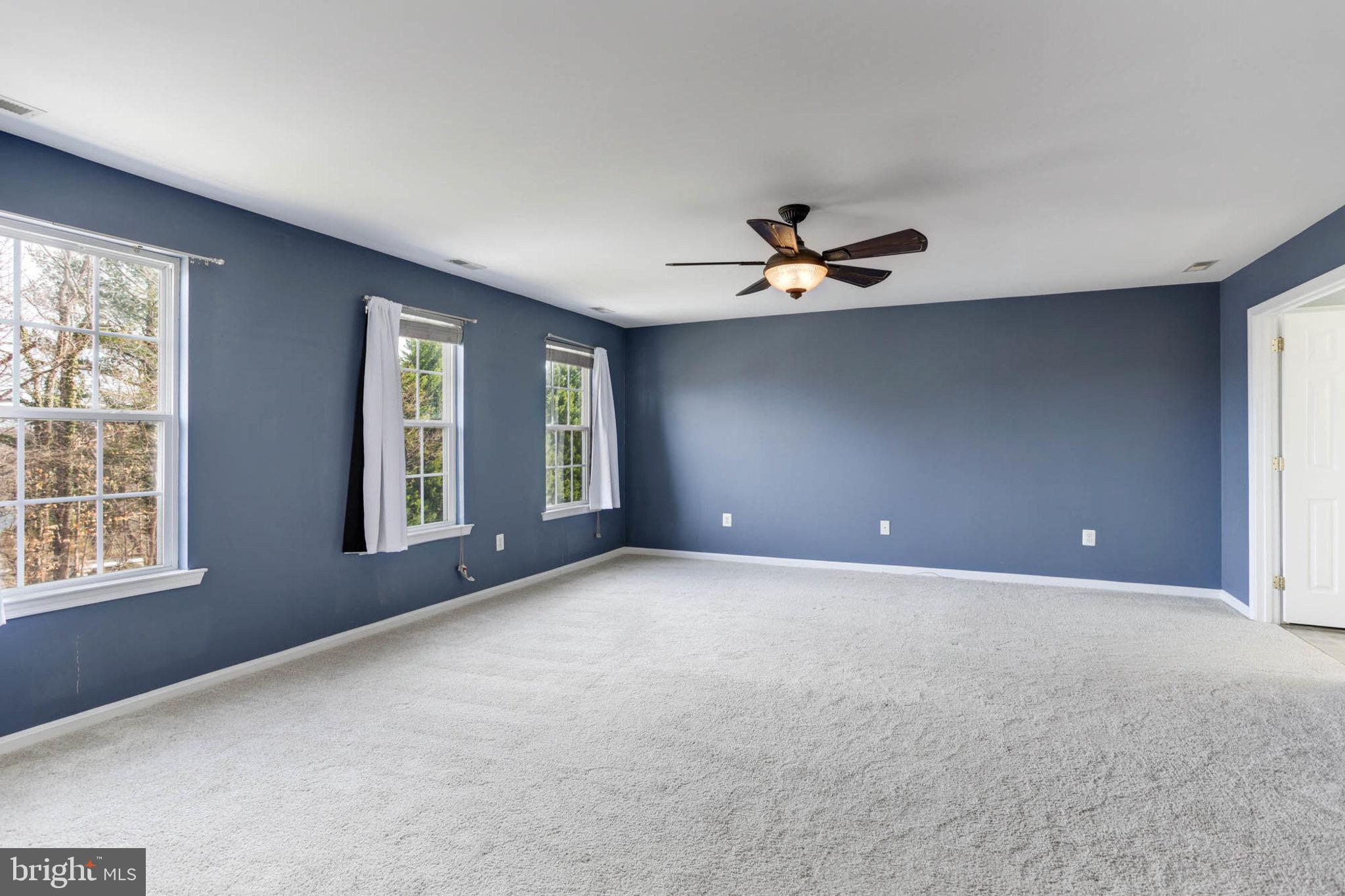 951 Fairwood Ln